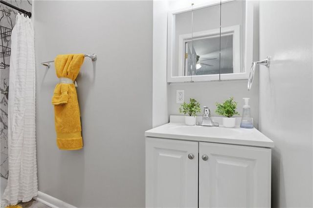 620 Queens View CT, Hampton, VA 23669