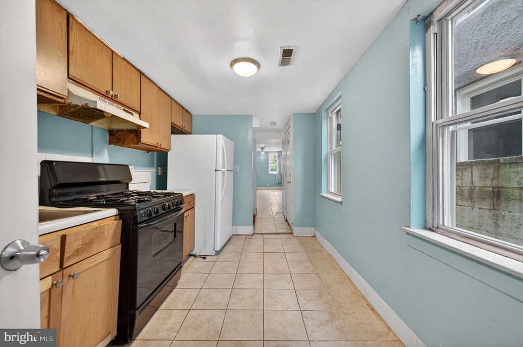Image 10 of property listing at 2516 FAIT AVE, Baltimore, MD 21224
