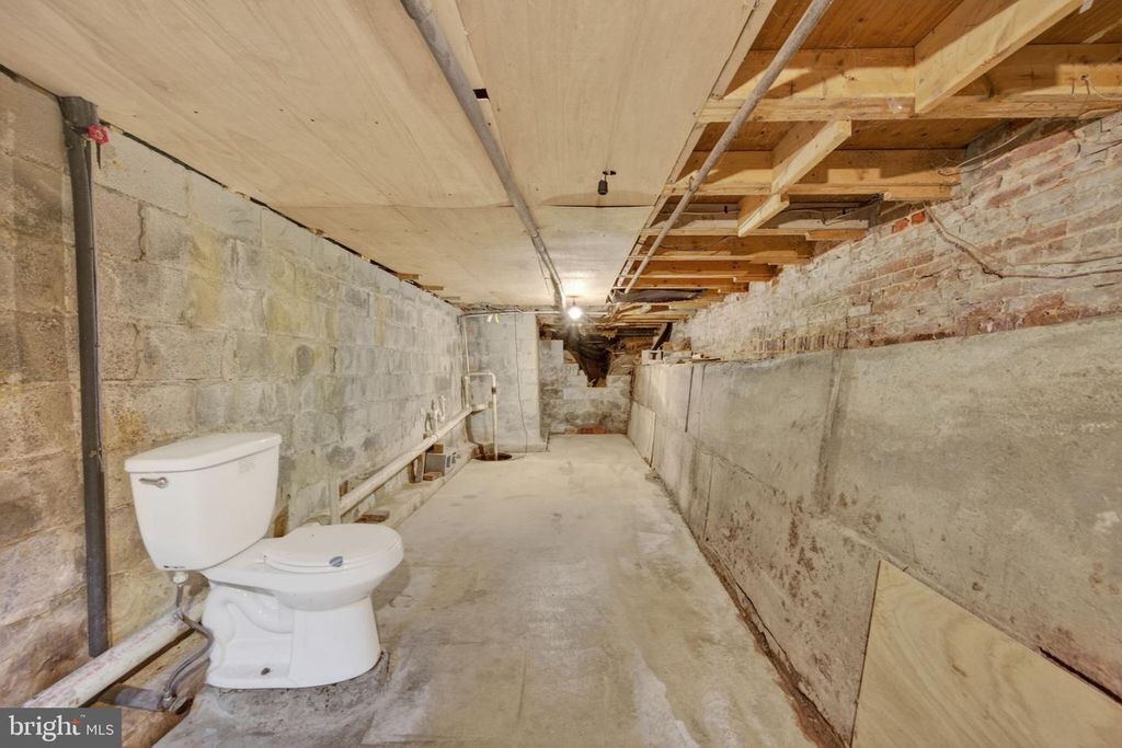 Image 34 of property listing at 2516 FAIT AVE, Baltimore, MD 21224
