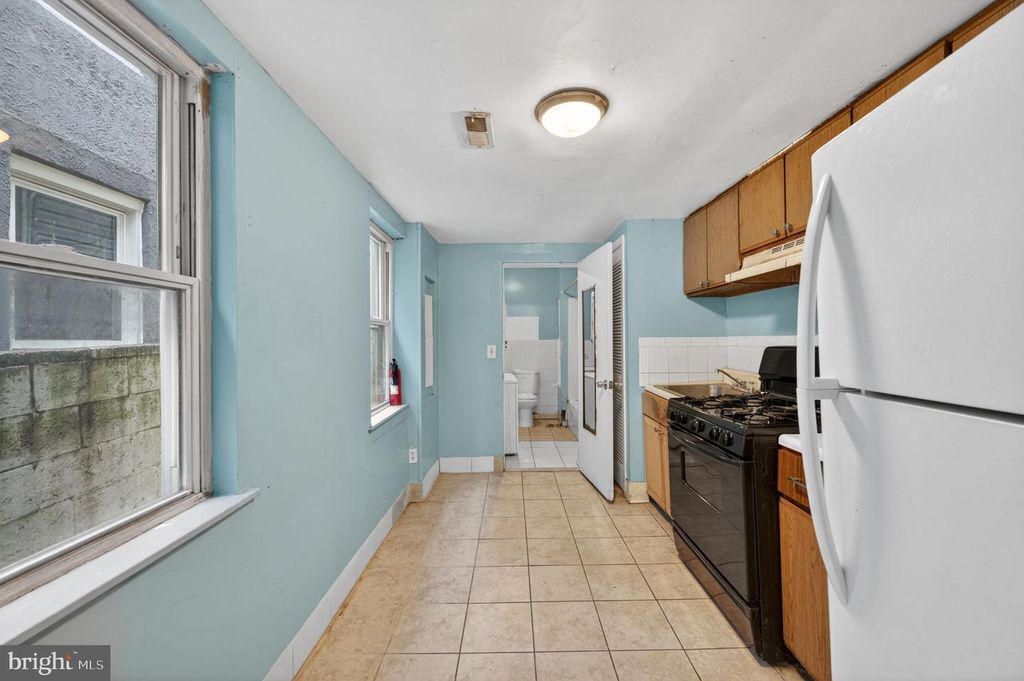 Image 7 of property listing at 2516 FAIT AVE, Baltimore, MD 21224