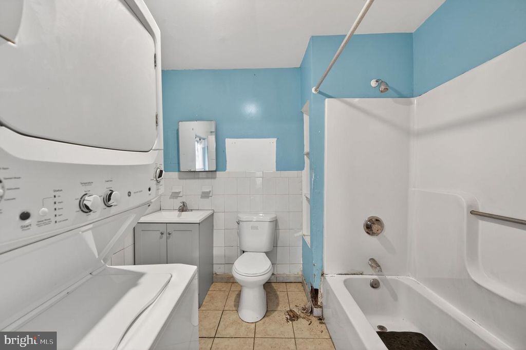 Image 8 of property listing at 2516 FAIT AVE, Baltimore, MD 21224