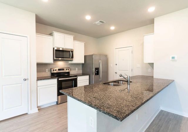 605 W South ST 321, Leander, TX 78641
