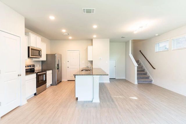 605 W South ST 321, Leander, TX 78641