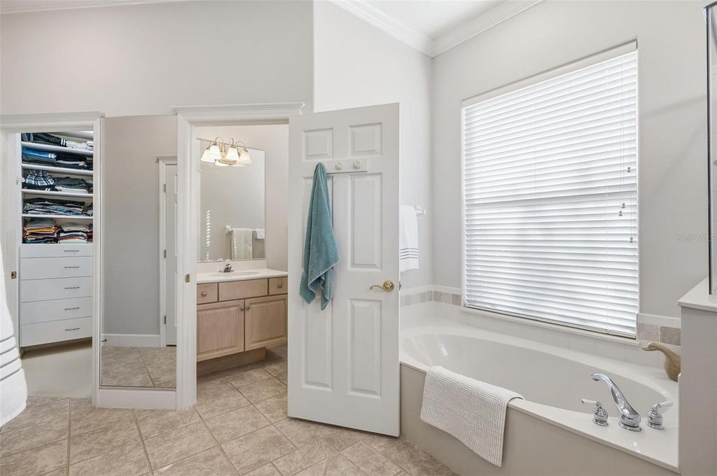 Image 48 of property listing at 10 CORDOBA COURT, Palm Coast, FL 32137