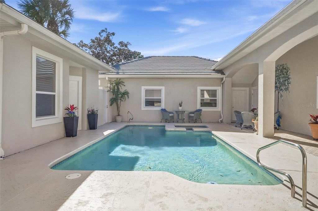 Image 7 of property listing at 10 CORDOBA COURT, Palm Coast, FL 32137