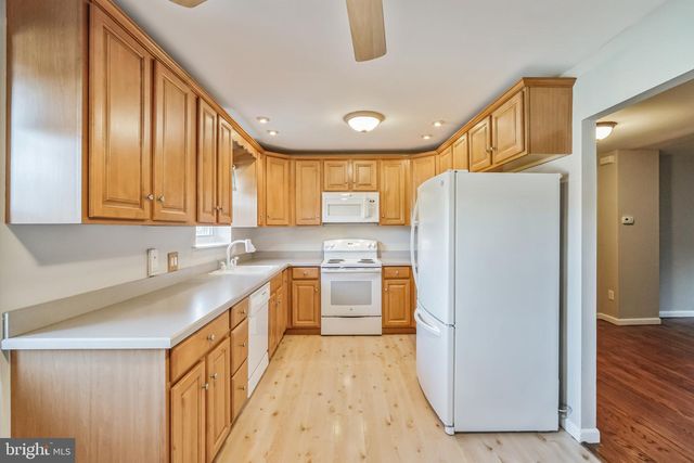 127 SUTCLIFFE LN, Conshohocken, PA 19428