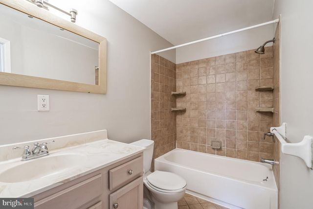127 SUTCLIFFE LN, Conshohocken, PA 19428