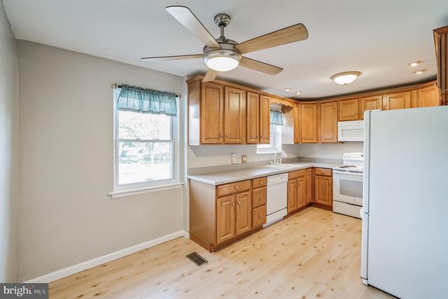 127 SUTCLIFFE LN, Conshohocken, PA 19428