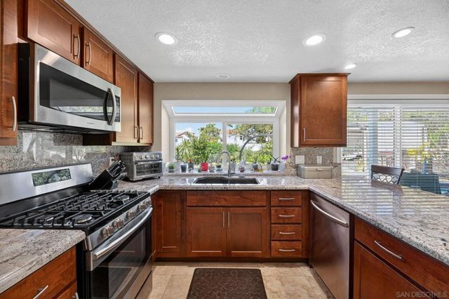 5025 Viewridge Way, Oceanside, CA 92056