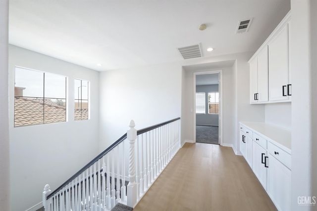 5702 Segovia Way, Bakersfield, CA 93306
