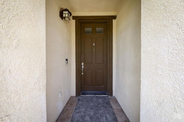5702 Segovia Way, Bakersfield, CA 93306