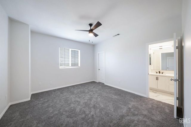 5702 Segovia Way, Bakersfield, CA 93306