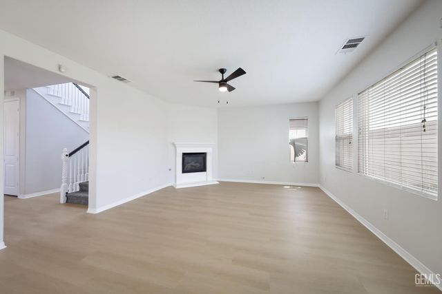 5702 Segovia Way, Bakersfield, CA 93306