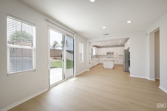 5702 Segovia Way, Bakersfield, CA 93306
