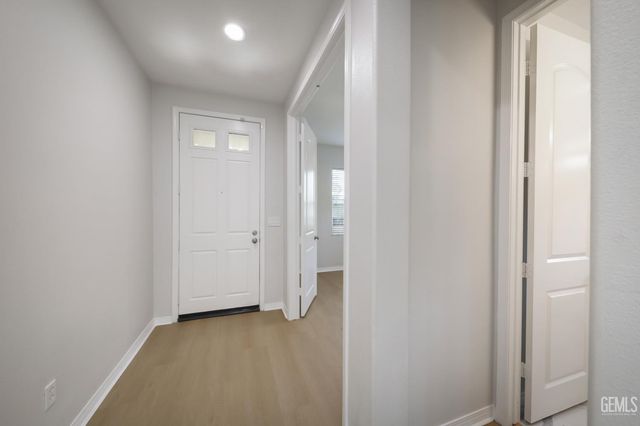 5702 Segovia Way, Bakersfield, CA 93306