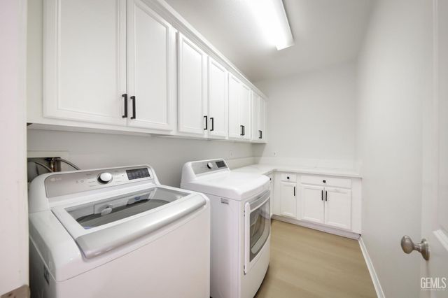 5702 Segovia Way, Bakersfield, CA 93306