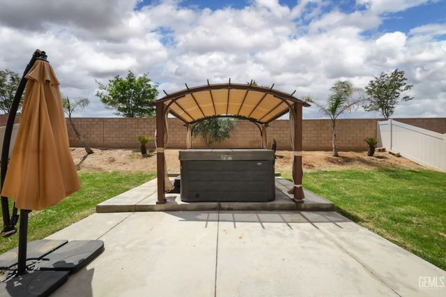 5702 Segovia Way, Bakersfield, CA 93306
