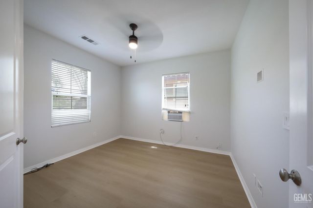 5702 Segovia Way, Bakersfield, CA 93306