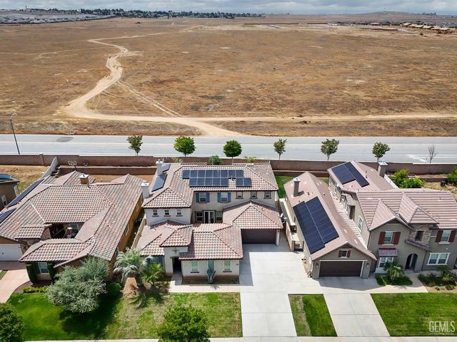 5702 Segovia Way, Bakersfield, CA 93306