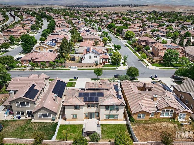 5702 Segovia Way, Bakersfield, CA 93306