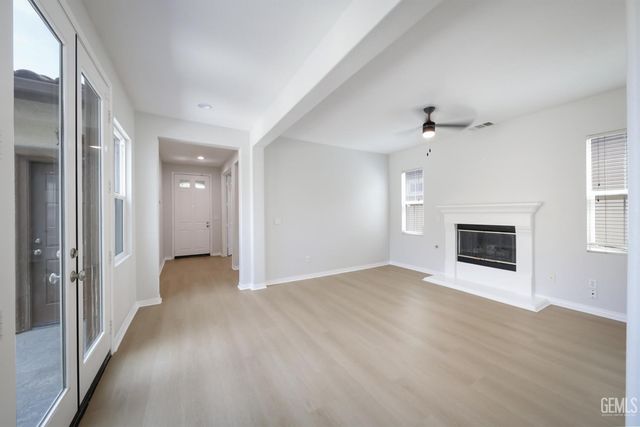 5702 Segovia Way, Bakersfield, CA 93306