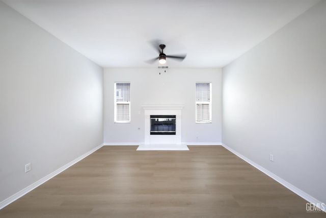 5702 Segovia Way, Bakersfield, CA 93306