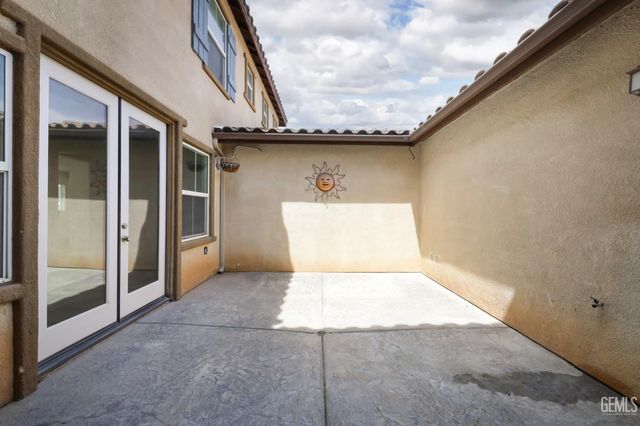 5702 Segovia Way, Bakersfield, CA 93306