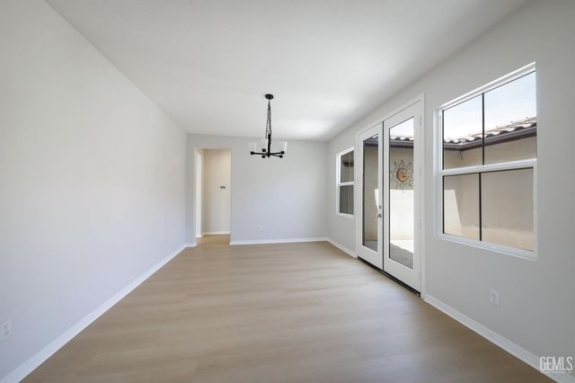 5702 Segovia Way, Bakersfield, CA 93306