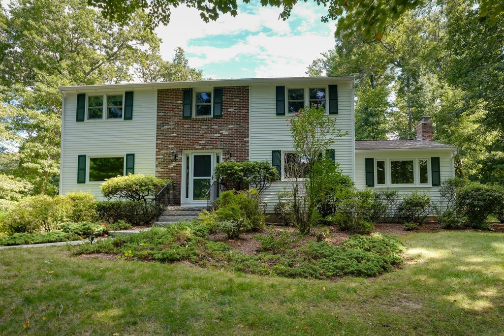 22 Coolidge Cir, Northborough, MA 01532
