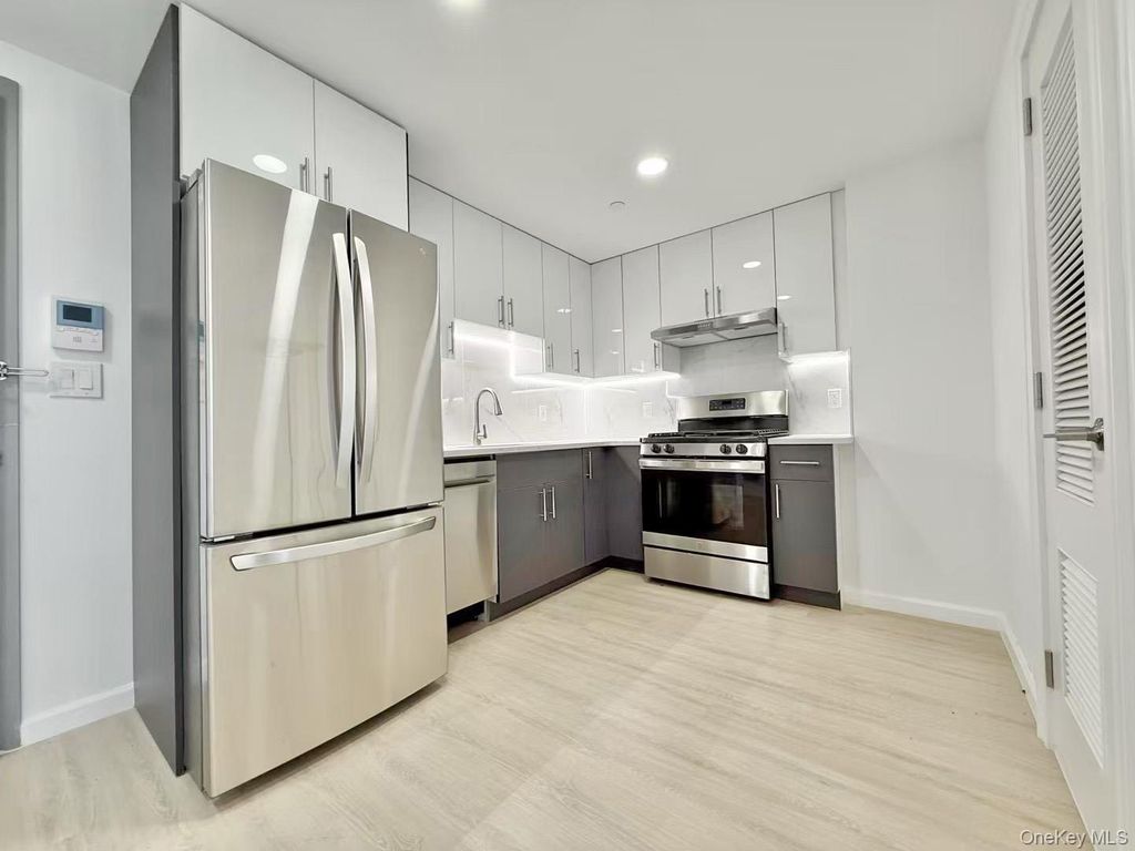 13450 BLOSSOM AVE 4F, Flushing, NY 11355