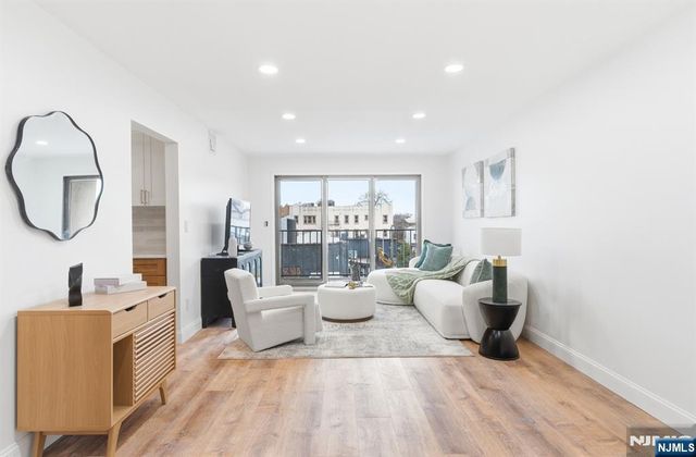 610 Anderson Avenue 2E, Cliffside Park, NJ 07010