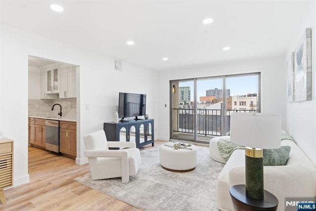 610 Anderson Avenue 2E, Cliffside Park, NJ 07010