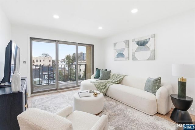 610 Anderson Avenue 2E, Cliffside Park, NJ 07010