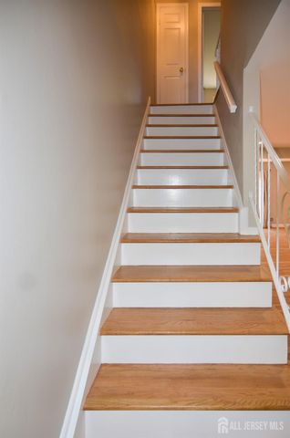 8 Heritage Lane, Fords, NJ 08863