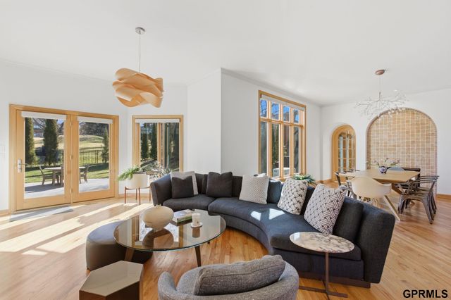 5911 S 119 Plaza, Omaha, NE 68137