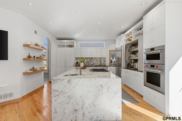 5911 S 119 Plaza, Omaha, NE 68137