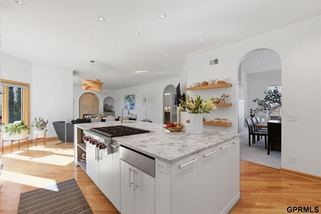 5911 S 119 Plaza, Omaha, NE 68137