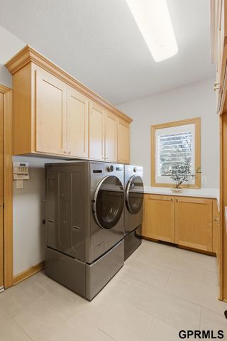 5911 S 119 Plaza, Omaha, NE 68137