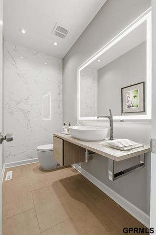 5911 S 119 Plaza, Omaha, NE 68137