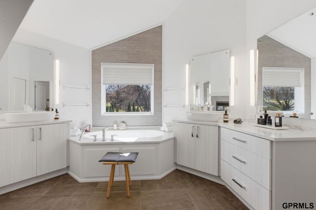 5911 S 119 Plaza, Omaha, NE 68137