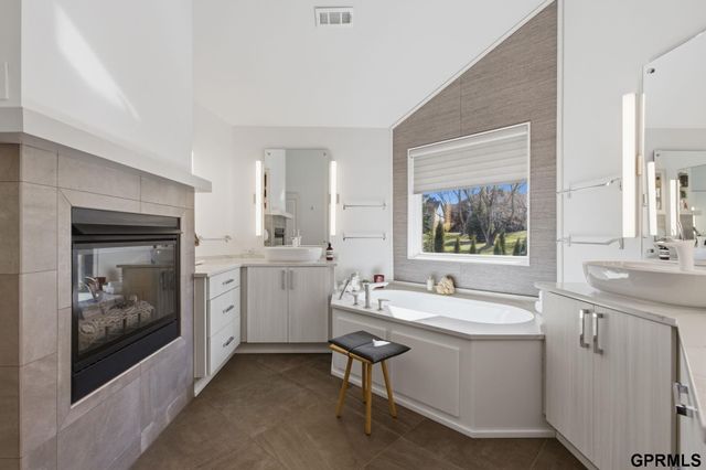 5911 S 119 Plaza, Omaha, NE 68137