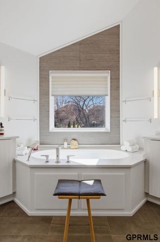 5911 S 119 Plaza, Omaha, NE 68137