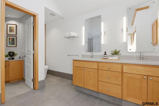 5911 S 119 Plaza, Omaha, NE 68137