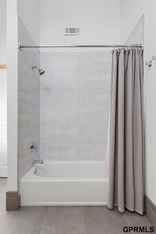 5911 S 119 Plaza, Omaha, NE 68137