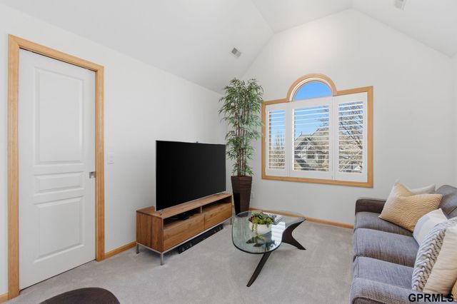 5911 S 119 Plaza, Omaha, NE 68137