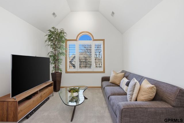 5911 S 119 Plaza, Omaha, NE 68137