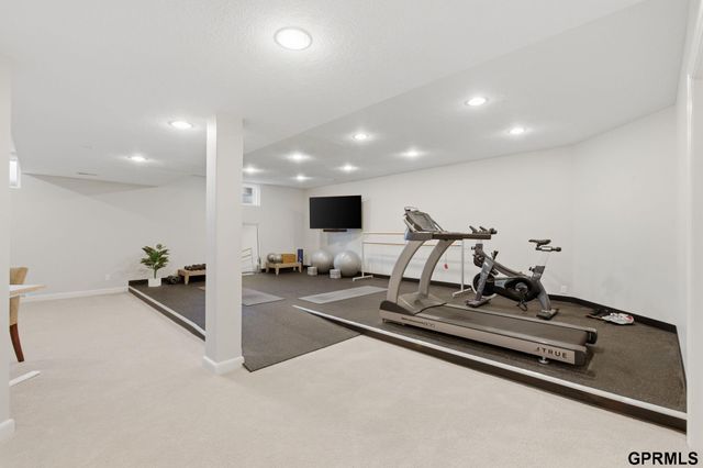 5911 S 119 Plaza, Omaha, NE 68137