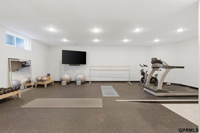 5911 S 119 Plaza, Omaha, NE 68137