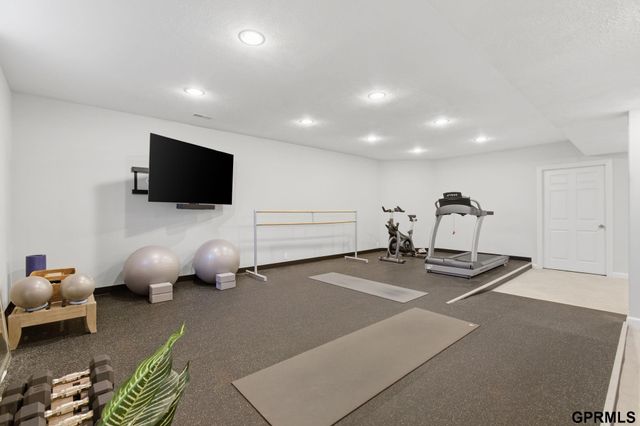 5911 S 119 Plaza, Omaha, NE 68137