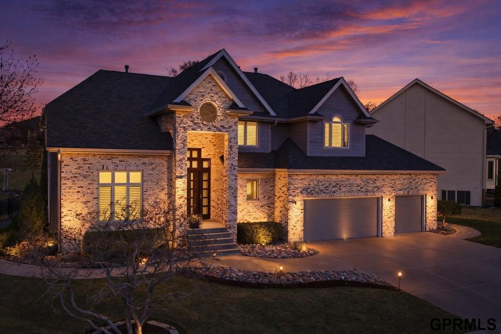 5911 S 119 Plaza, Omaha, NE 68137